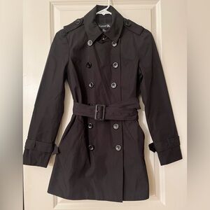 ~Forever 21 black trench coat with belt
~Size women’s small